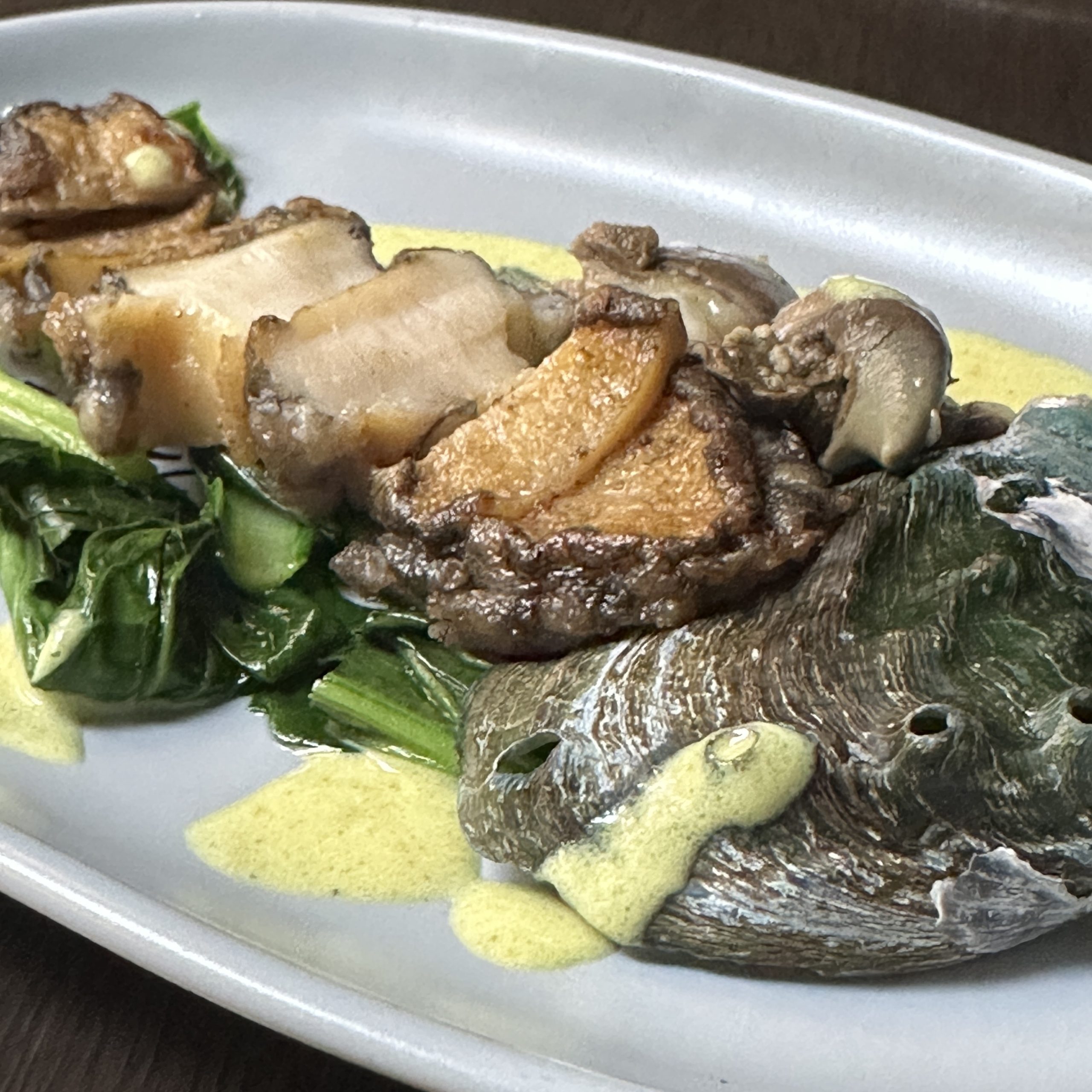 - 6月の旬菜 -<br />
鮑のムニエル　カレー風味のバターソース